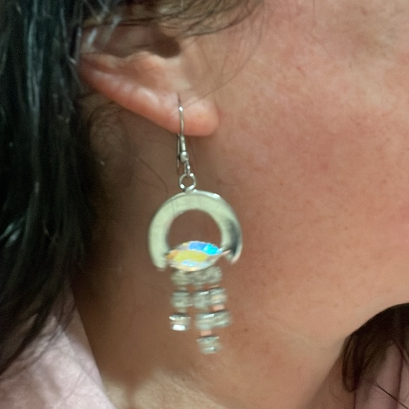 Silver tone earrings with crystals - Picture 4 of 5